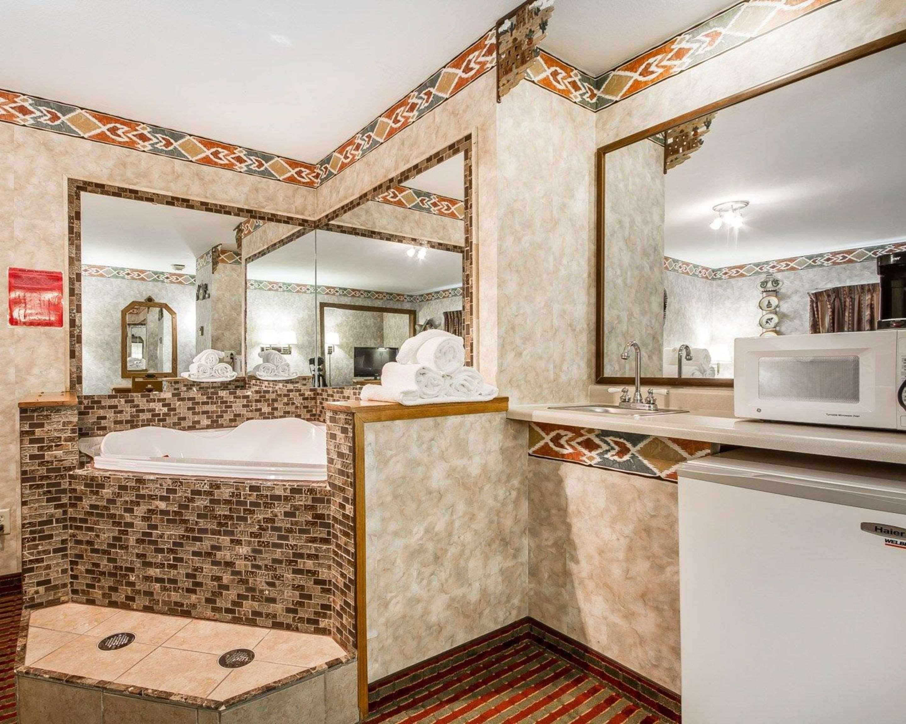 Rodeway Inn & Suites Madison East Kültér fotó