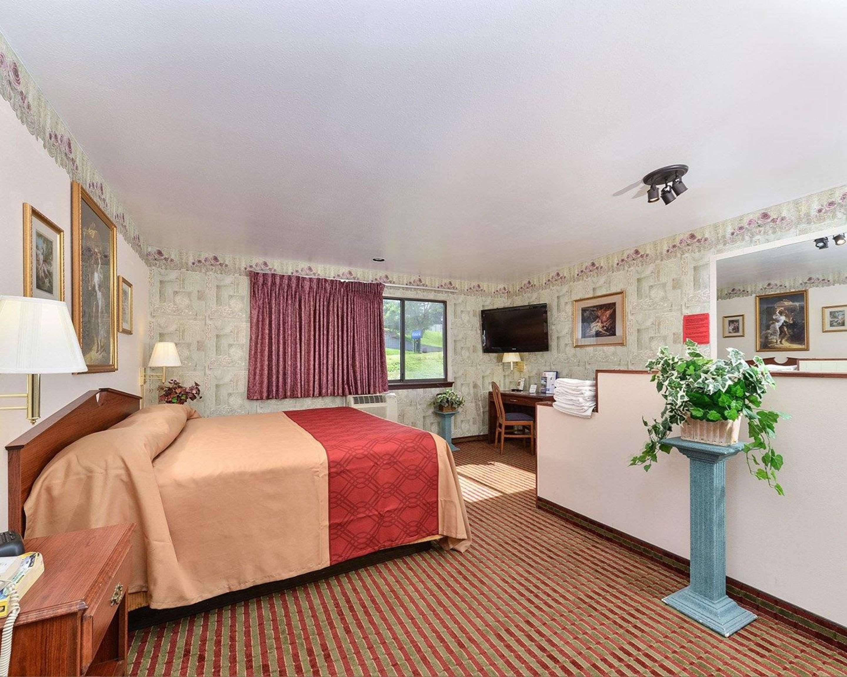 Rodeway Inn & Suites Madison East Kültér fotó