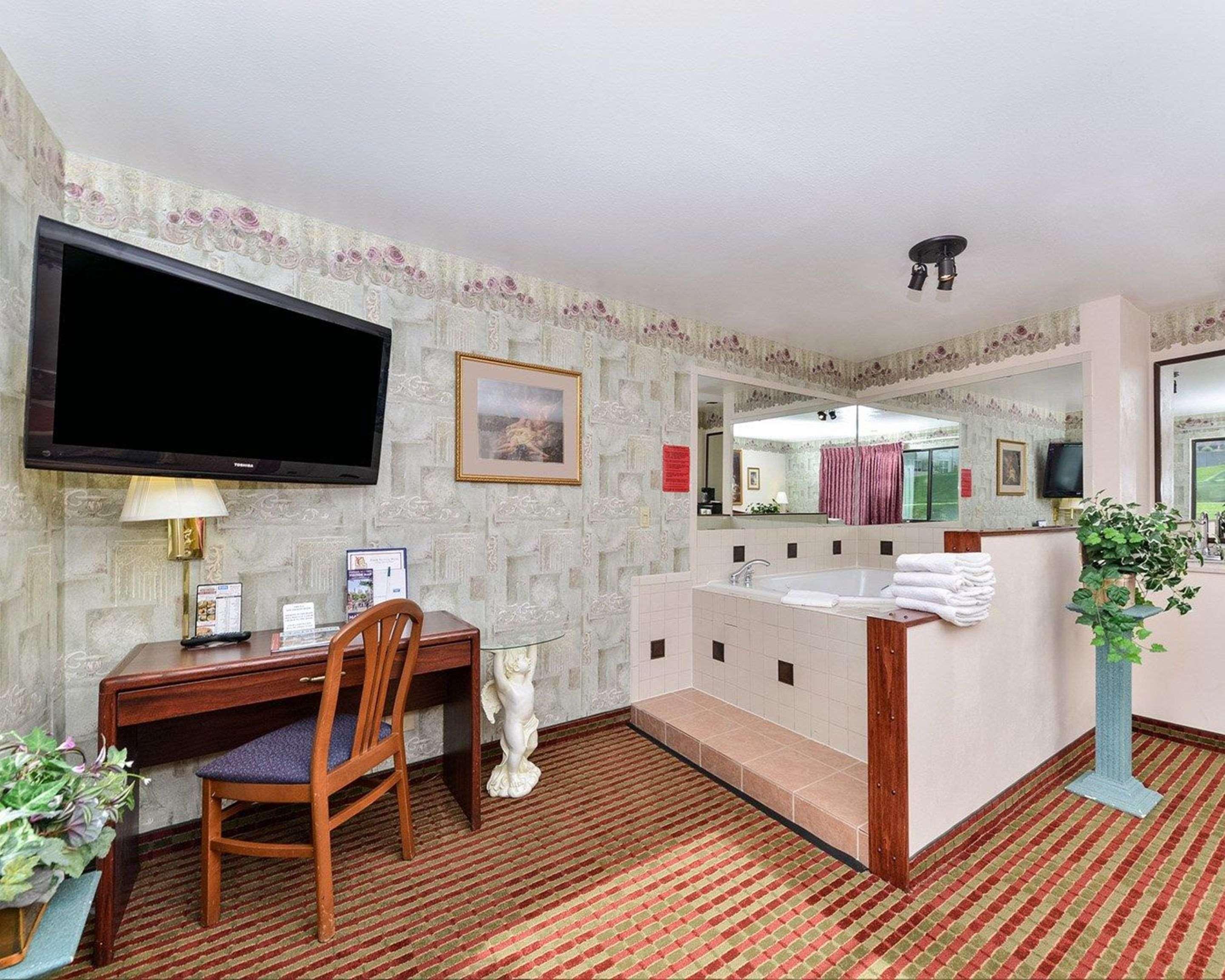 Rodeway Inn & Suites Madison East Kültér fotó