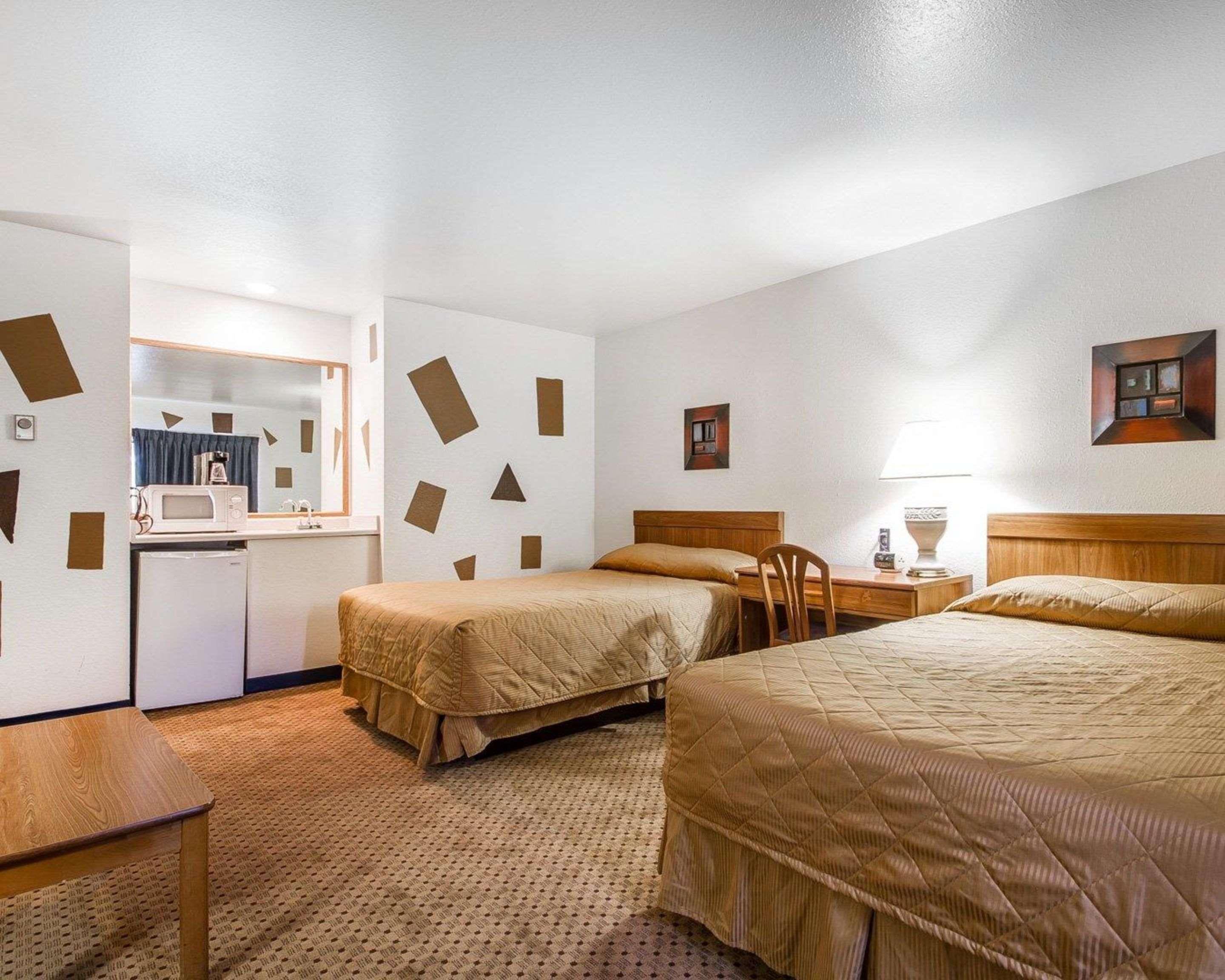 Rodeway Inn & Suites Madison East Kültér fotó