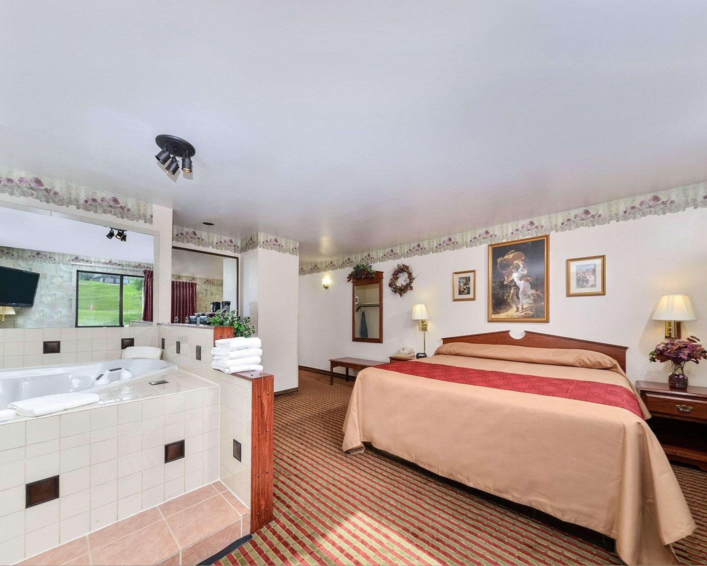 Rodeway Inn & Suites Madison East Kültér fotó