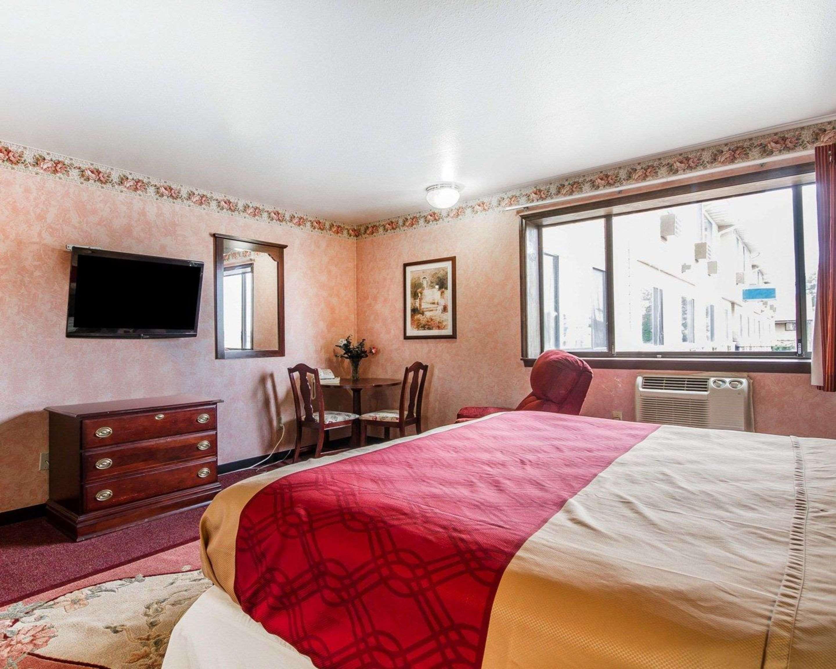 Rodeway Inn & Suites Madison East Kültér fotó
