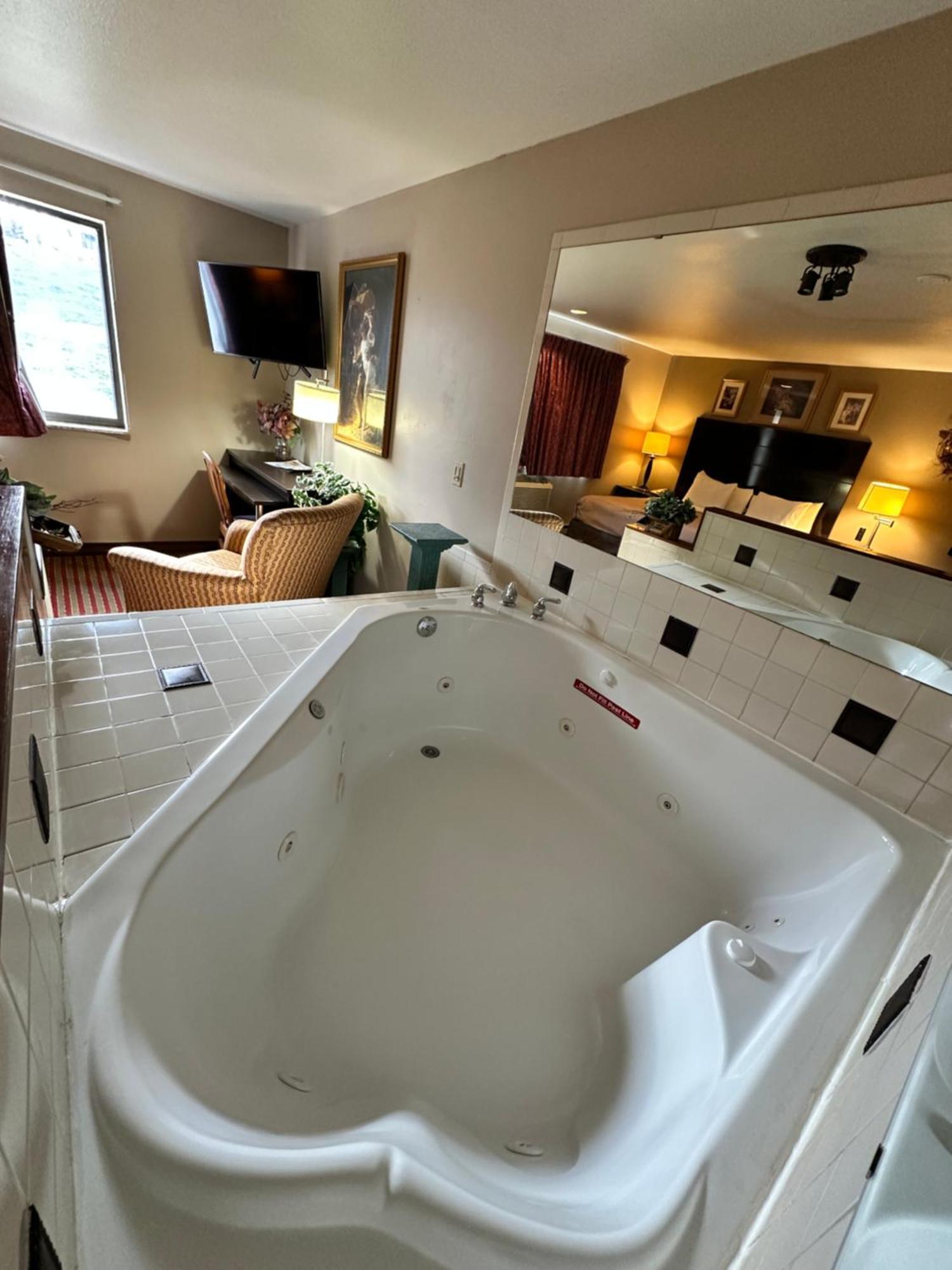 Rodeway Inn & Suites Madison East Kültér fotó