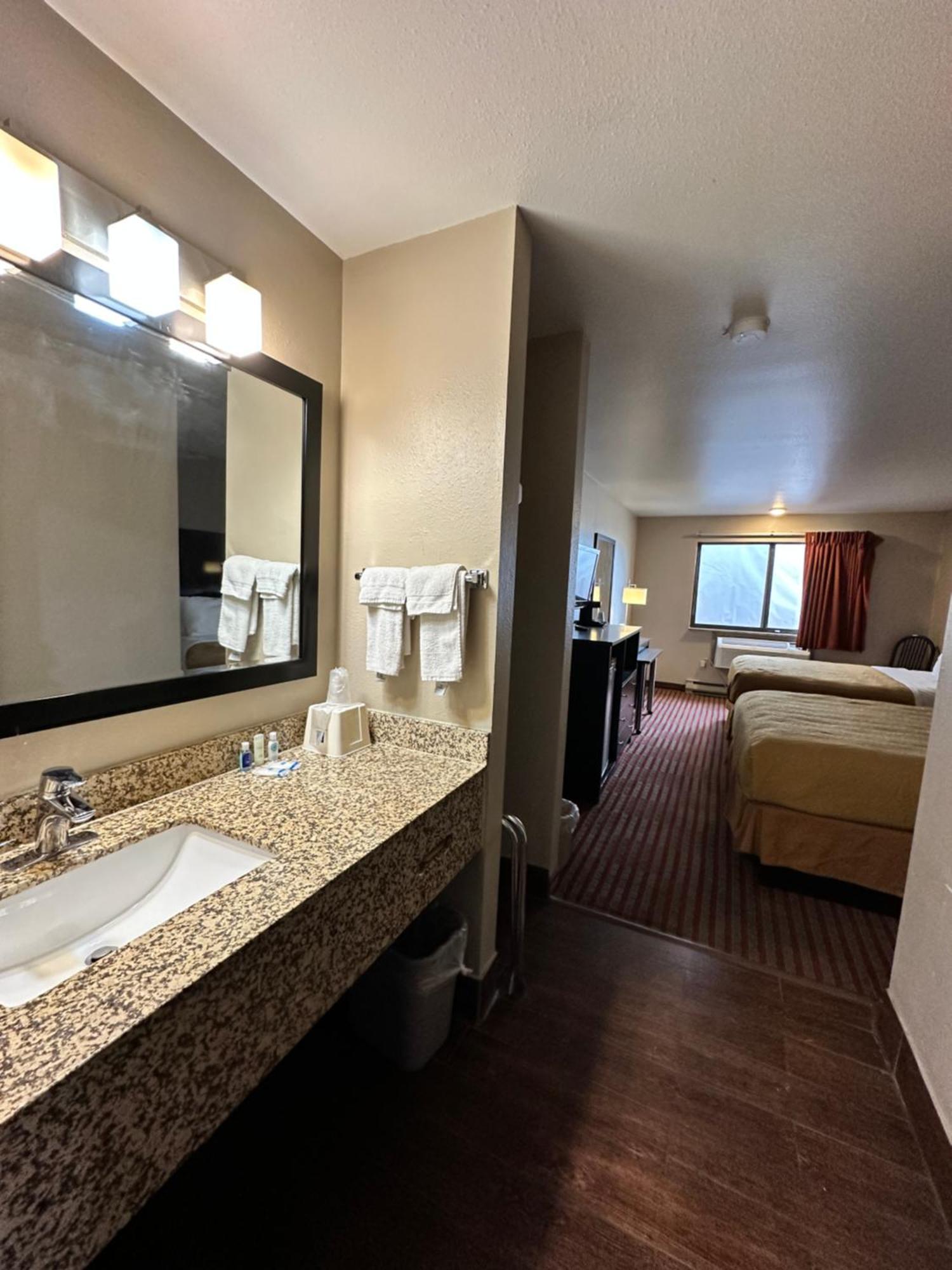 Rodeway Inn & Suites Madison East Kültér fotó