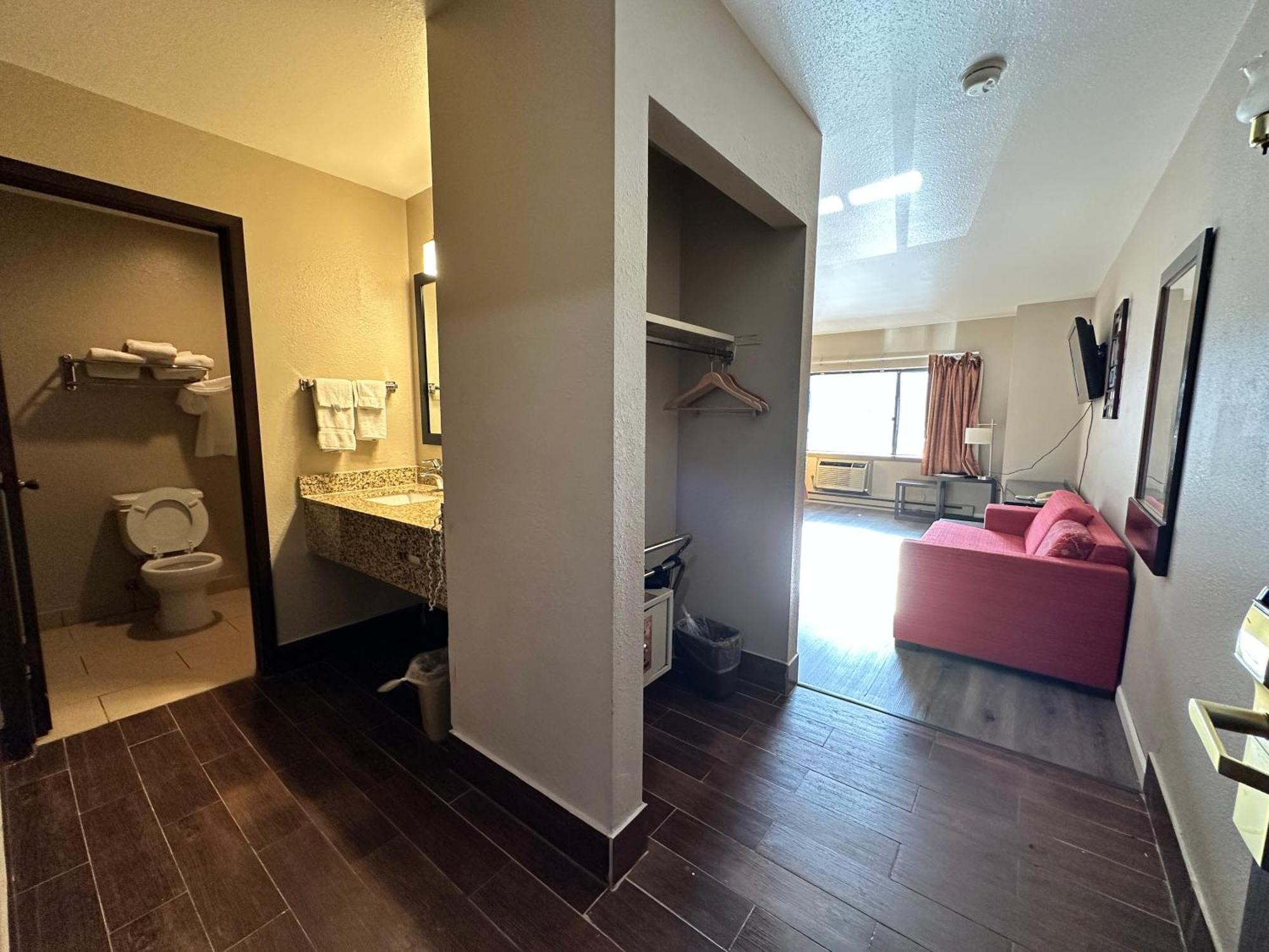 Rodeway Inn & Suites Madison East Kültér fotó
