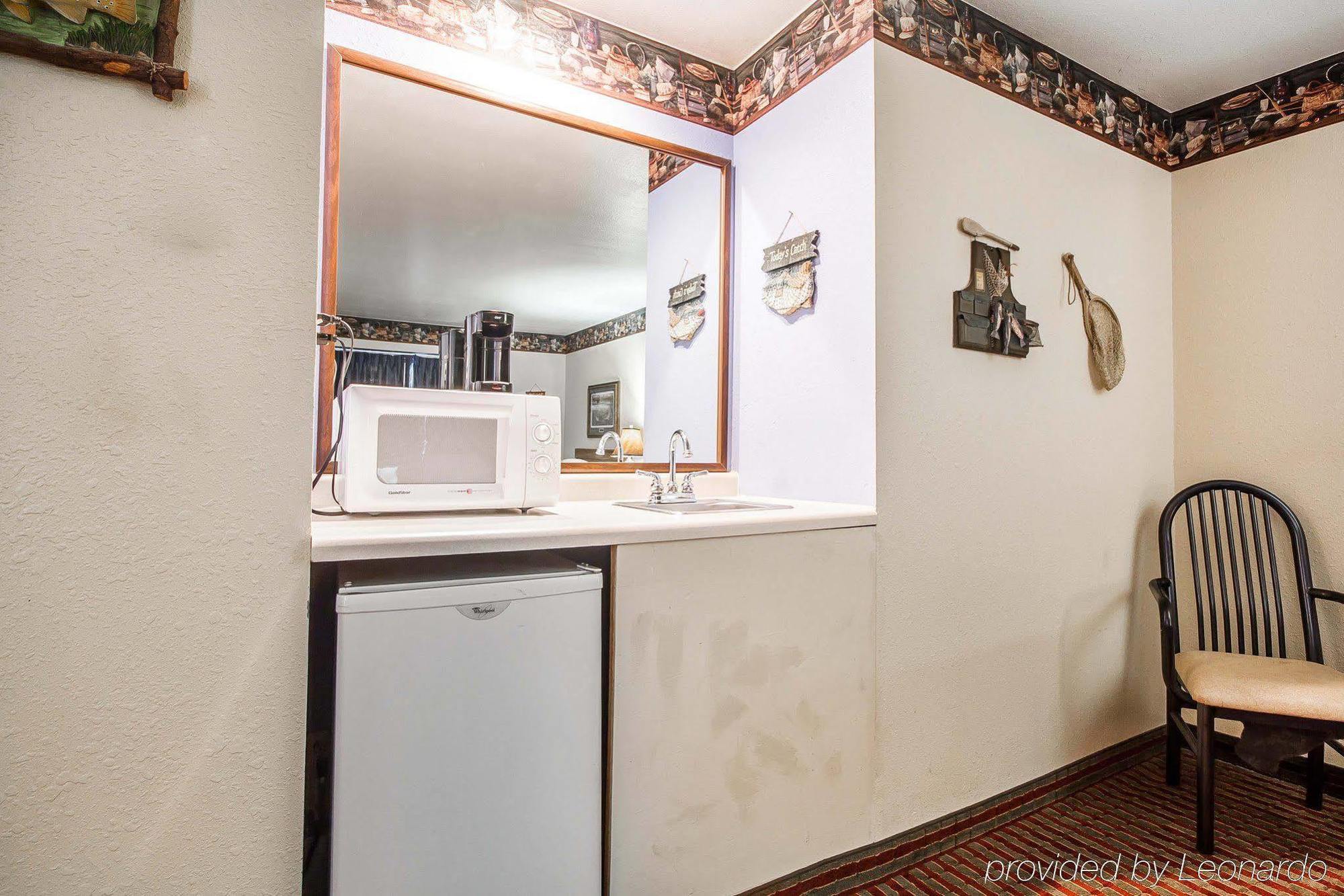 Rodeway Inn & Suites Madison East Kültér fotó