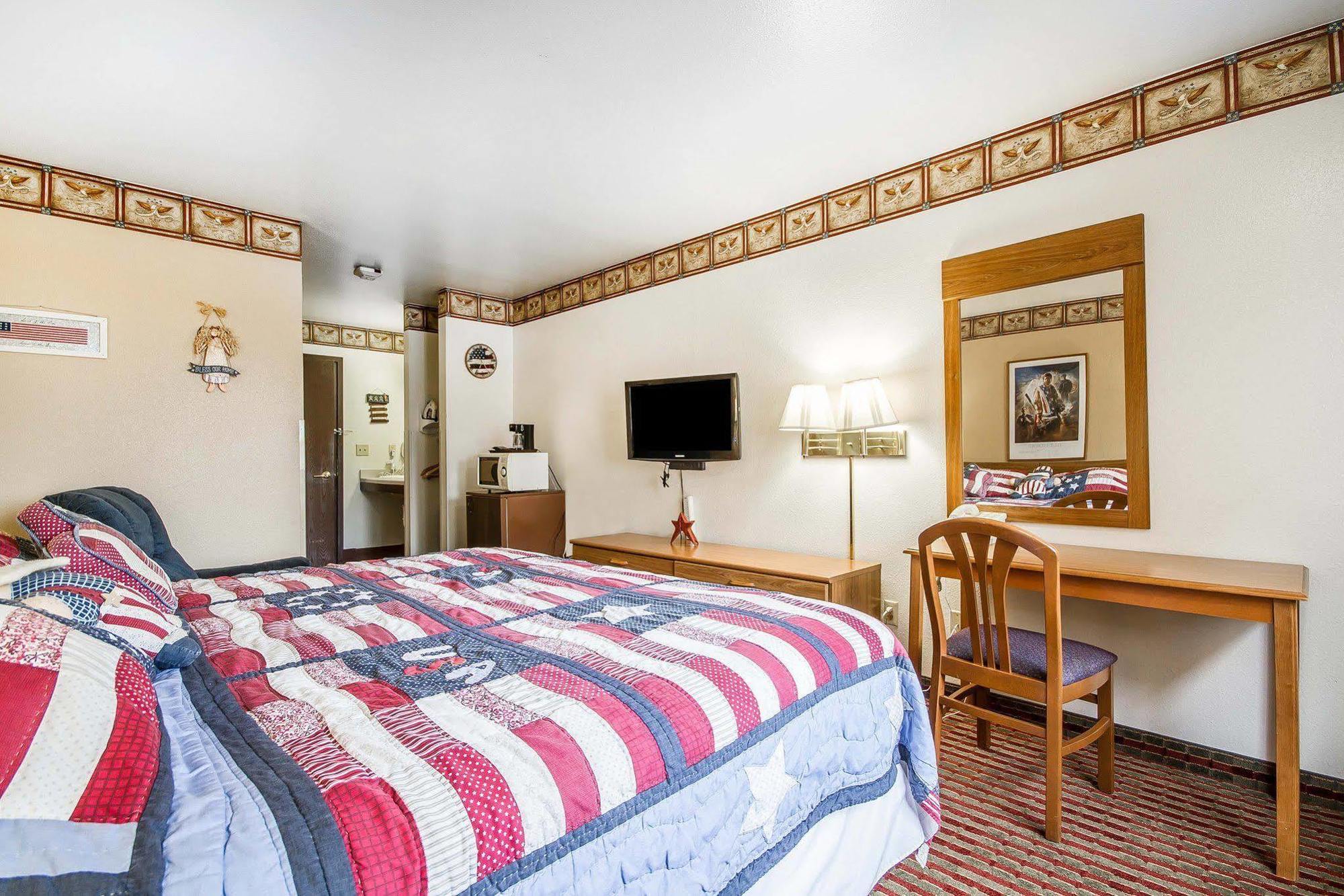 Rodeway Inn & Suites Madison East Kültér fotó