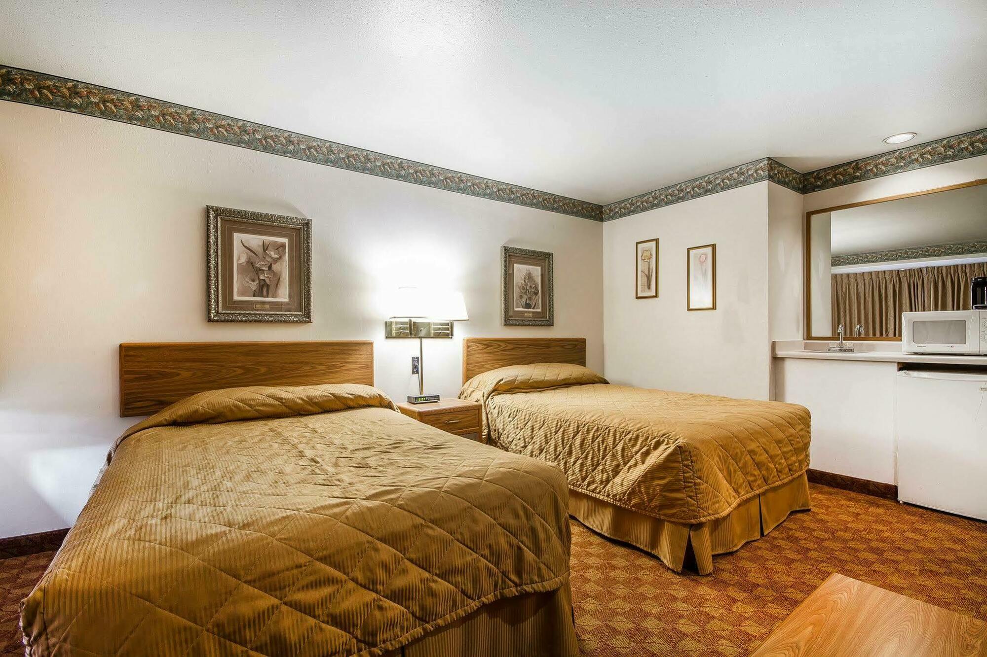 Rodeway Inn & Suites Madison East Kültér fotó
