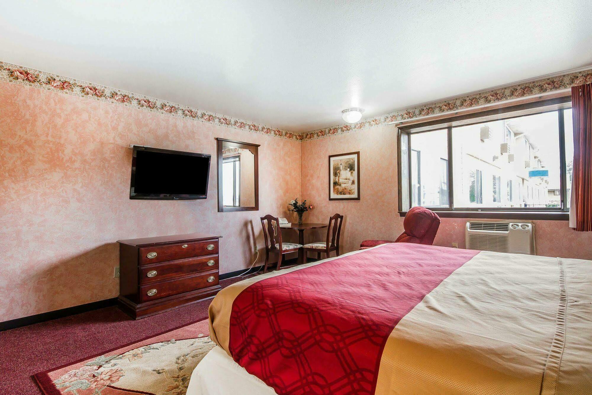 Rodeway Inn & Suites Madison East Kültér fotó
