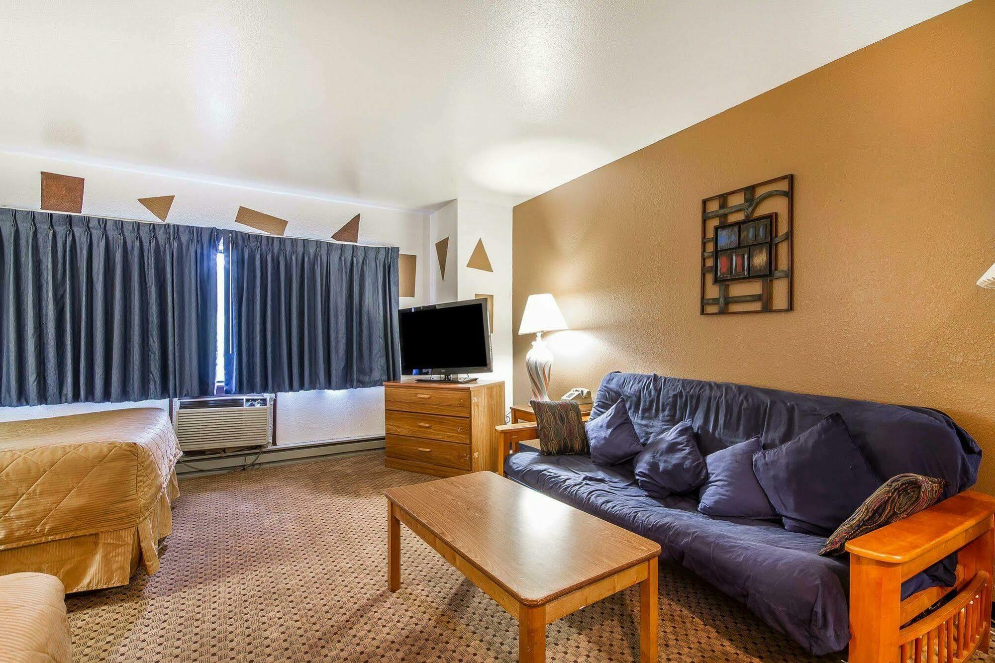Rodeway Inn & Suites Madison East Kültér fotó